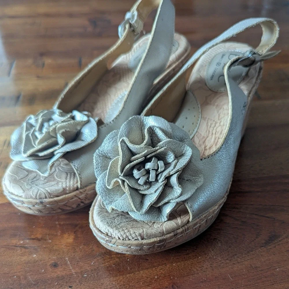 b.o.c.Wedge Sandals Champagne Gold Floral Leather Sz 6 Neutral Beachy Feminine